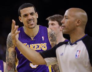 九游体育足球赛程-巴爷：NBA生涯一共被罚款60万美元 现在要养四个孩子有点悔不当初