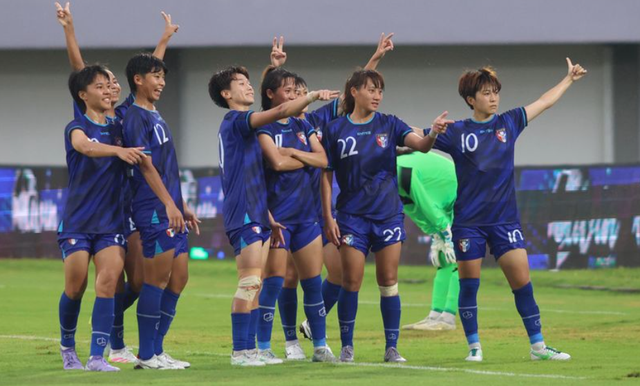 2-0！中国女足卫冕最大劲敌开门红 差一点爆冷丢分 首发10人留洋